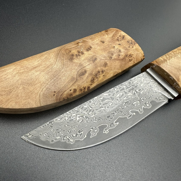 Компактен традиционен нож MYATO HUNTER 23 DAMASK, дамаска стомана VG10, дървена дръжка и кания ТУЯ